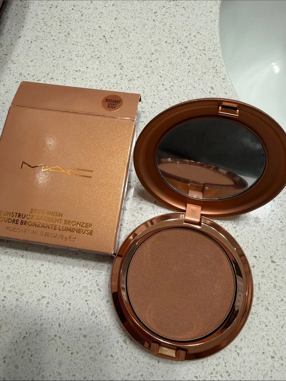MAC Cosmetics Bronzing Skinfinish Compact in Radiant light Bronze